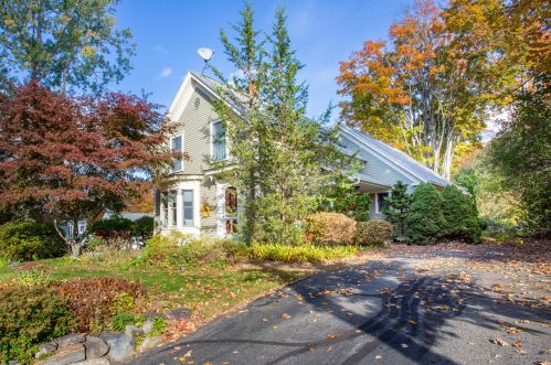 21 Liberty St, Newcastle, ME 04553-3814