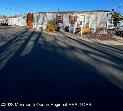 27 Locust Grv, Hazlet, NJ 07730-4141