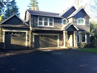 13920 River Ln, Portland, OR 97224-1327