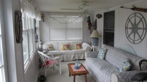 15 Whitecap Rd, Niantic CT  06357-3418 exterior