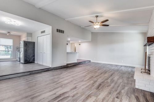 3451 Livingston Ln, Carrollton TX 75007-3212 exterior