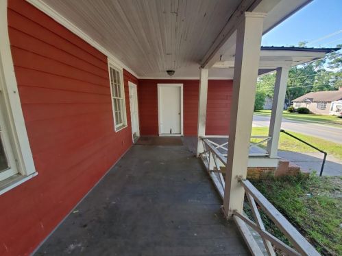 81 Pine St, Varnville, SC 29944-9619