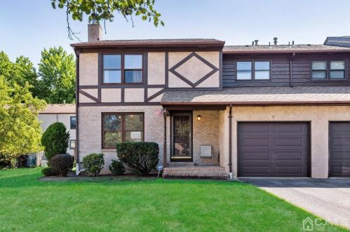 7 Nutmeg Ct, Edison, NJ 08820-1429