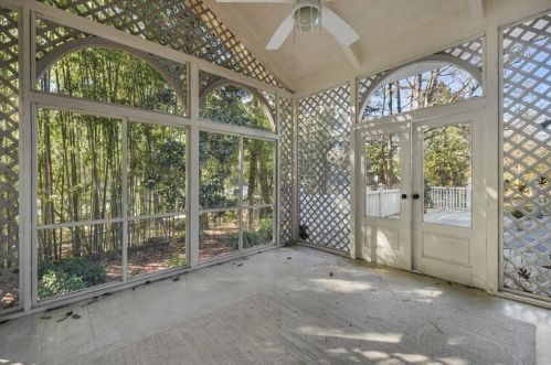100 Brookhaven Dr, Atlanta GA  30319-3003 exterior