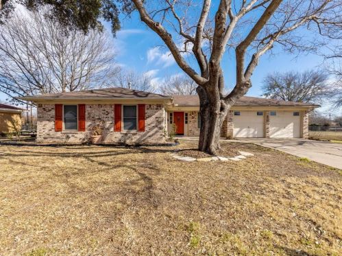 307 Ables St, Granbury TX  76048-1805 exterior