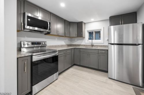 56 Richard Mine Rd, Wharton, NJ 07885-2710