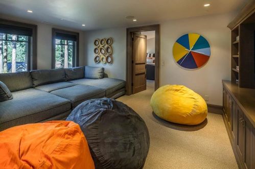 9654 Dunsmuir Way, Truckee CA  96161-4268 exterior