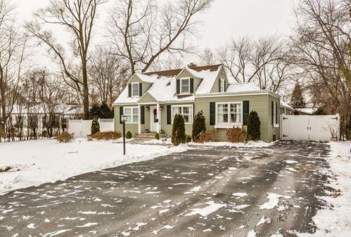 612 Meadow Dr, Glenview, IL 60025-3928