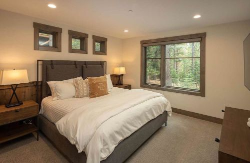 11901 Sitzmark Way, Truckee CA  96161-6139 exterior