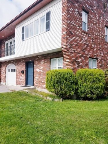68 Memorial Blvd, Middletown, RI 02840-3636