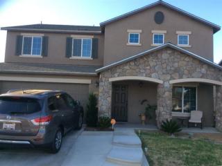5868 Robinson Ave, Fresno, CA 93722-7552
