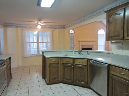 218 Autumn Woods Dr, Warner Robins GA  31088-6715 exterior