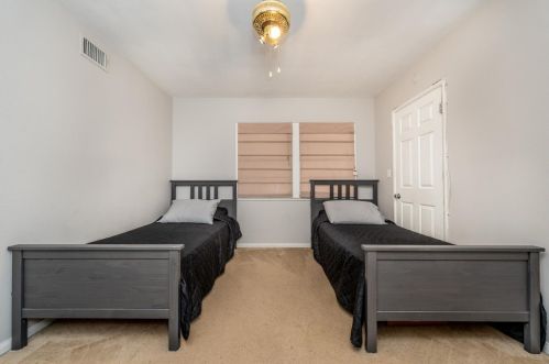 5318 Rochester St, Riverside CA  92504-2136 exterior