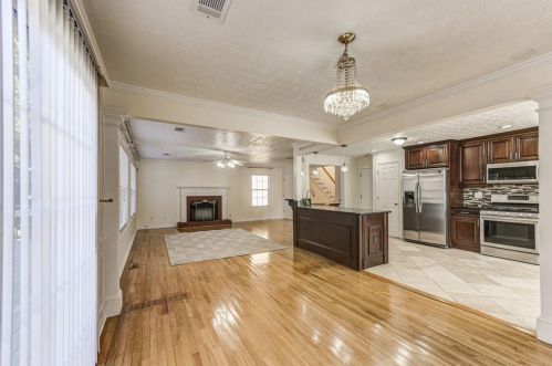 720 Walnut Creek Dr, Lilburn, GA 30047-6060