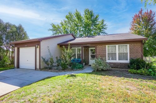 1046 Crestwood Ln, Lemont, IL 60440-1645