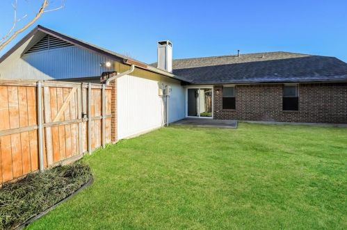 2522 Rosebud Ct, Carrollton TX  75006-2727 exterior