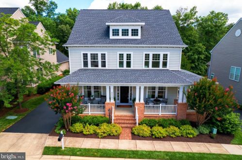 22392 Aging Oak Dr, Leesburg, VA 20175-4814