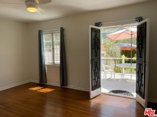 1318 Moncado Dr, Glendale CA  91207-1832 exterior
