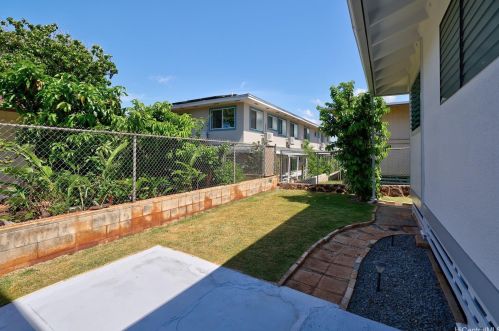 3248 Castle St, Honolulu HI  96815-3829 exterior