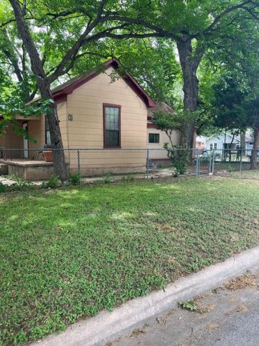 81 Chalmers Ave, Austin TX  78702-5446 exterior