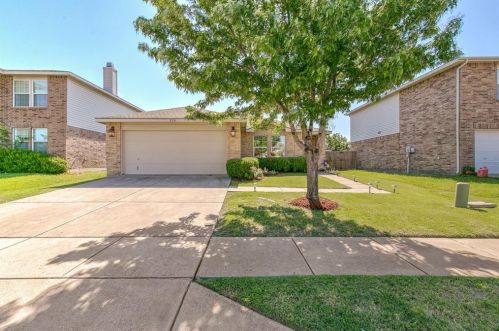 924 Mosaic Dr, Fort Worth TX  76179-7380 exterior