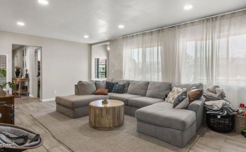 3042 Monterey St, Oxnard CA  93033-4937 exterior