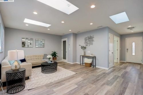 2476 Heatherlark Cir, Pleasanton, CA 94566-5433