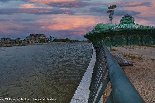 321 Sunset Ave, Tinton Falls NJ  07712-5554 exterior