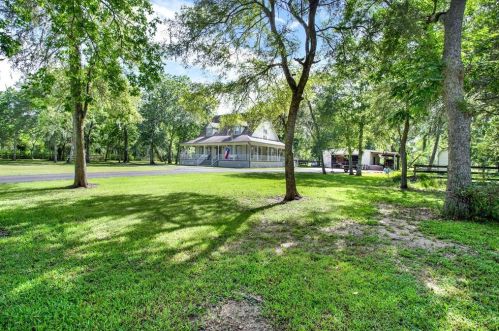 411 County Road 28, Angleton, TX 77515-7416
