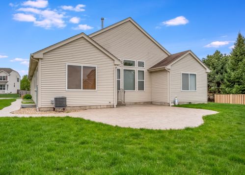 1088 Birchwood Dr, Pingree Grove IL  60140-9107 exterior