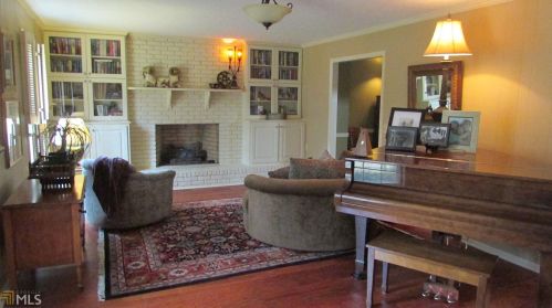 207 Willowcrest Way, Lagrange, GA 30240-6317