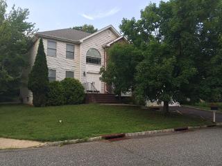 7 Cherry Tree Ln, Warren, NJ 07059-2600