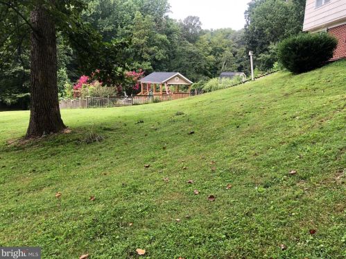 2890 Spg Lk Dr, Davidsonville MD 21035-1230 exterior