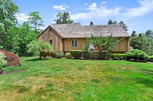144 Norwalk Rd, Norwalk CT  06850-4405 exterior