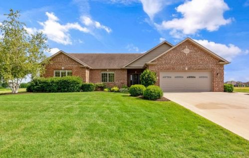 642 Becker Pl, Sycamore IL  60178-2936 exterior