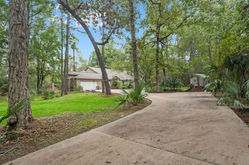 42 Lake Forest Cir, Conroe TX  77384-3108 exterior
