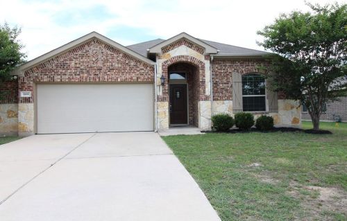 1414 Star Meadow Dr, Uhland TX  78640-2511 exterior