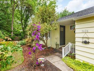 5626 Illinois St, Portland OR  97221-1646 exterior