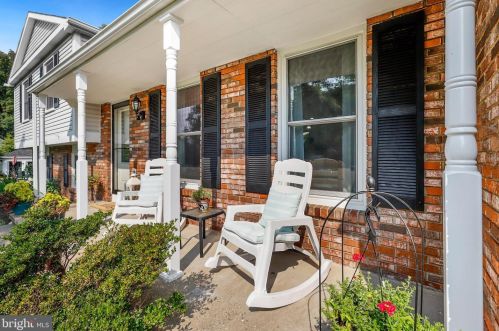 8062 Winding Way Ct, Springfield, VA 22153-2430