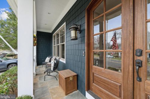 5040 36th St, Arlington, VA 22207-2947