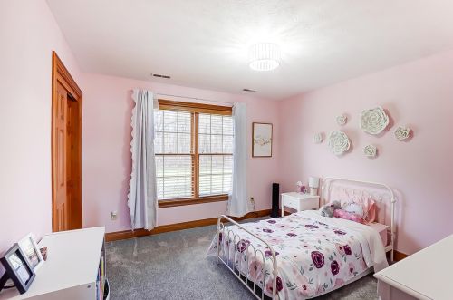 5253 Hearthstone Dr, Springfield OH  45502-8364 exterior