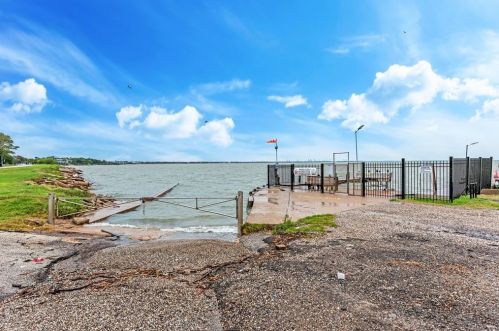 213 Fairfield St, Morgans Point TX 77571-7155 exterior