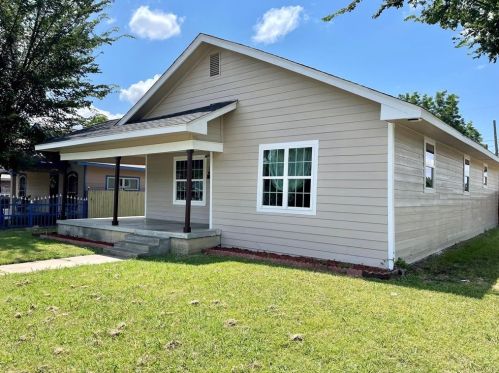 1300 Elmwood Ave, Fort Worth TX  76104-5735 exterior