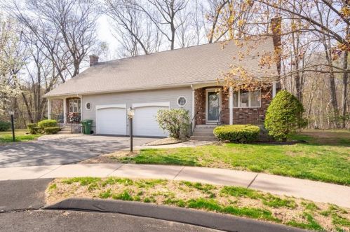 21 Waterview Dr, Windsor, CT 06095-1352