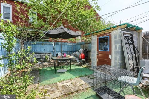 543 Strawberry St, Lancaster PA  17602-4466 exterior