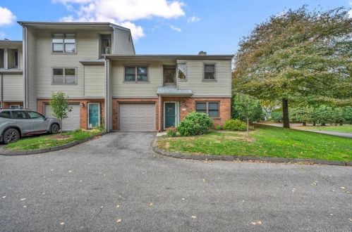 158 Metacomet Dr, Meriden, CT 06450-3535