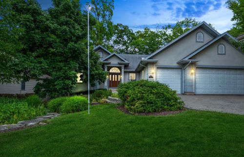 1034 Deer Creek Rd, Carpentersville, IL 60110-1938