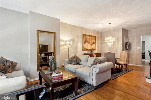 908 Jackson St, Philadelphia, PA 19148-3120