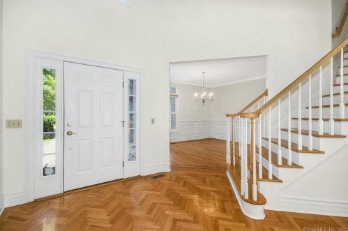 5 Christopher Ln, Norwalk CT  06851-3325 exterior
