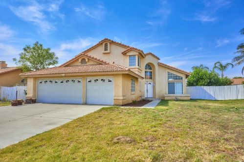 619 Cerritos St, Rialto, CA 92376-3601